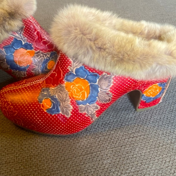 Spring Step L’Artiste Red Leather Mule w/ Faux Fur Like New Condition Sz Euro 39 - Picture 2 of 7